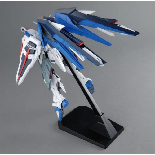 BANDAI MG 1/100 ZGMF-X10A FREEDOM GUNDAM 2.0