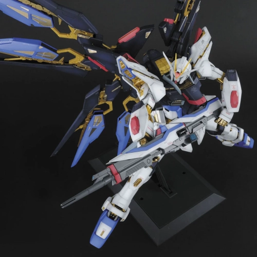 BANDAI PG 1/60 ZGMF-X20A STRIKE FREEDOM GUNDAM BANDAI PG 1/60 ZGMF-X20A STRIKE FREEDOM GUNDAM