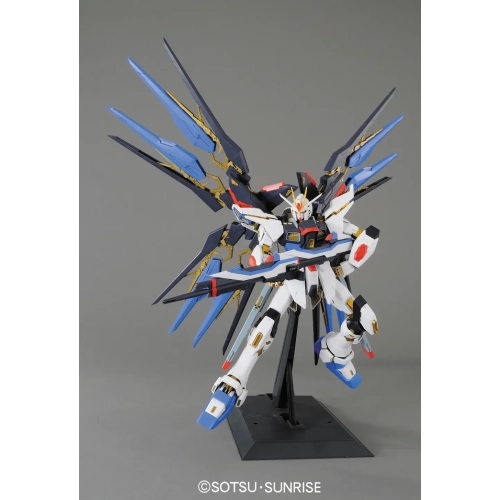 BANDAI PG 1/60 ZGMF-X20A STRIKE FREEDOM GUNDAM BANDAI PG 1/60 ZGMF-X20A STRIKE FREEDOM GUNDAM
