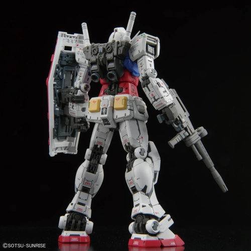 BANDAI RG 1/144 RX-78-2 GUNDAM VER 2.0 BANDAI RG 1/144 RX-78-2 GUNDAM VER 2.0